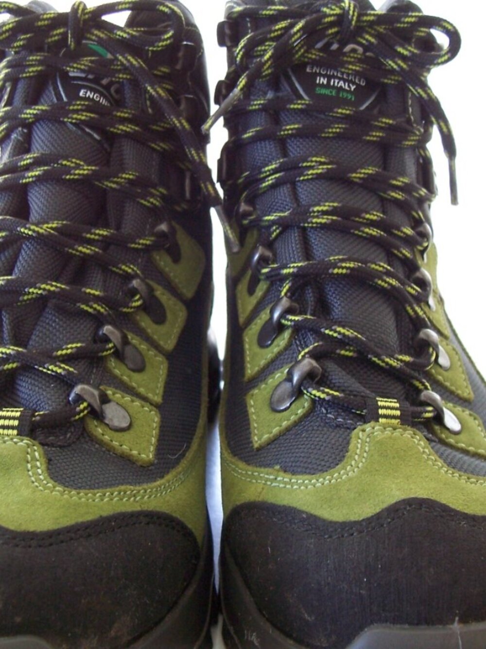 Lytos Green& Black Waterproof Designed in Italy SizeUS9 EU423. Superb Condition